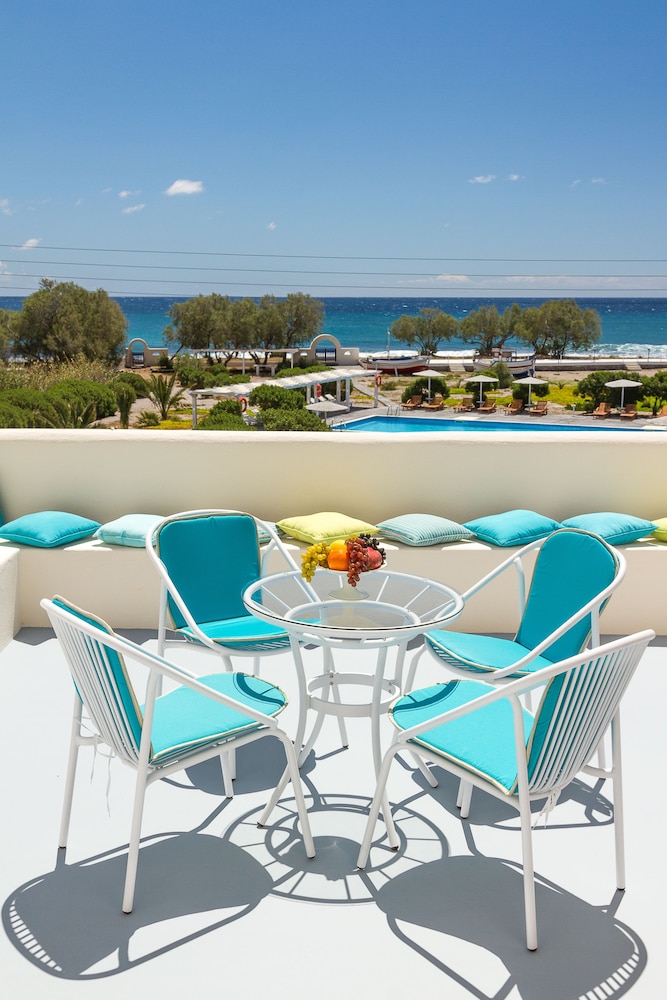 Sea Sound - White Katikies — Swimming pool in Aghios Georgios (Santorini), South Aegean