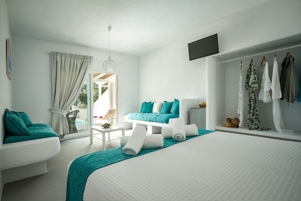 Sea Sound - White Katikies — Hotel rooms in Aghios Georgios (Santorini), South Aegean