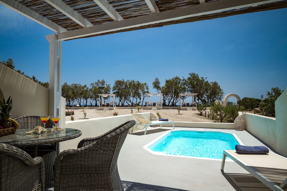 Sea Sound - White Katikies — Swimming pool in Aghios Georgios (Santorini), South Aegean