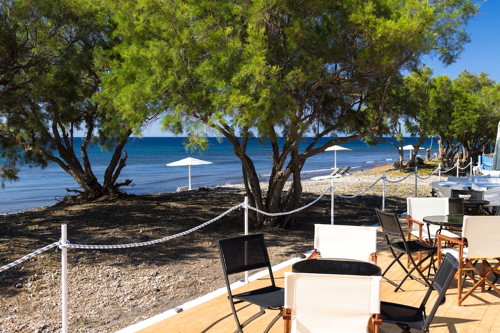 Sea Sound - White Katikies — Beach in Aghios Georgios (Santorini), South Aegean