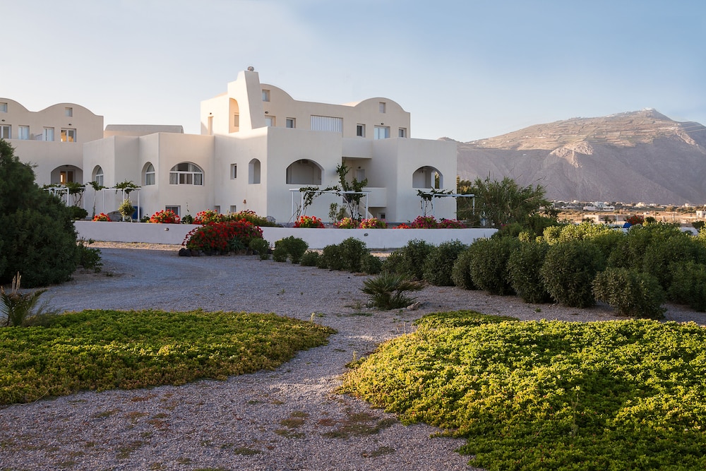 Sea Sound - White Katikies — Hotel building in Aghios Georgios (Santorini), South Aegean