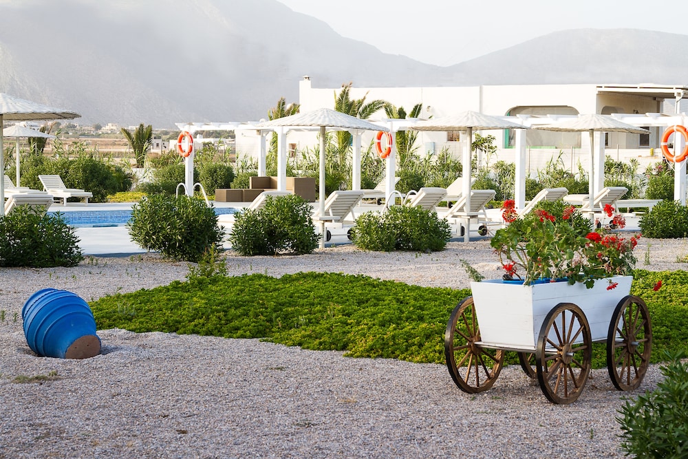Sea Sound - White Katikies — Hotel building in Aghios Georgios (Santorini), South Aegean