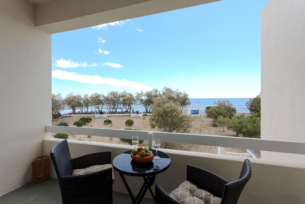 Sea Sound - White Katikies — Beach in Aghios Georgios (Santorini), South Aegean