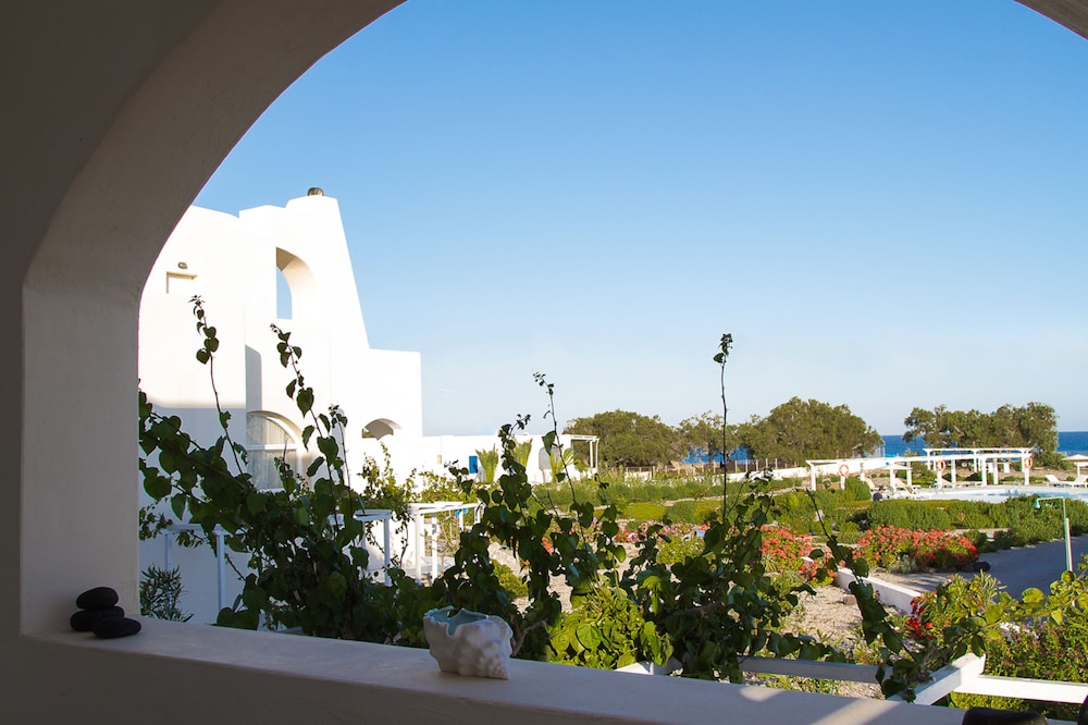 Sea Sound - White Katikies — Hotel building in Aghios Georgios (Santorini), South Aegean