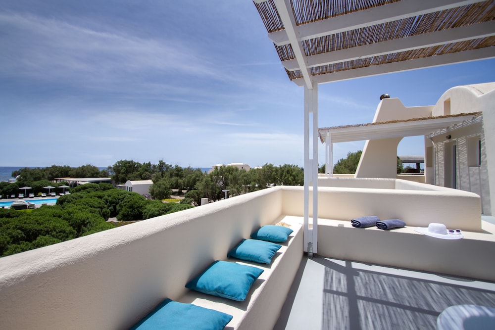 Sea Sound - White Katikies — Hotel building in Aghios Georgios (Santorini), South Aegean