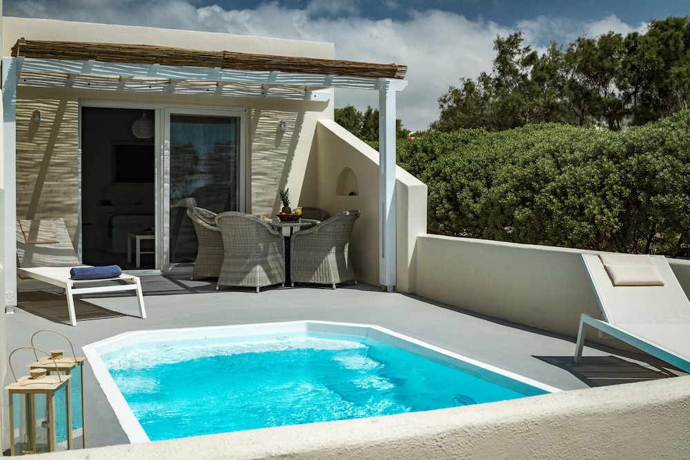 Sea Sound - White Katikies — Swimming pool in Aghios Georgios (Santorini), South Aegean