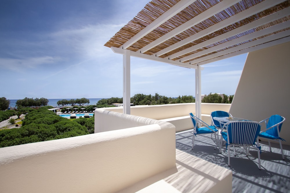 Sea Sound - White Katikies — Swimming pool in Aghios Georgios (Santorini), South Aegean