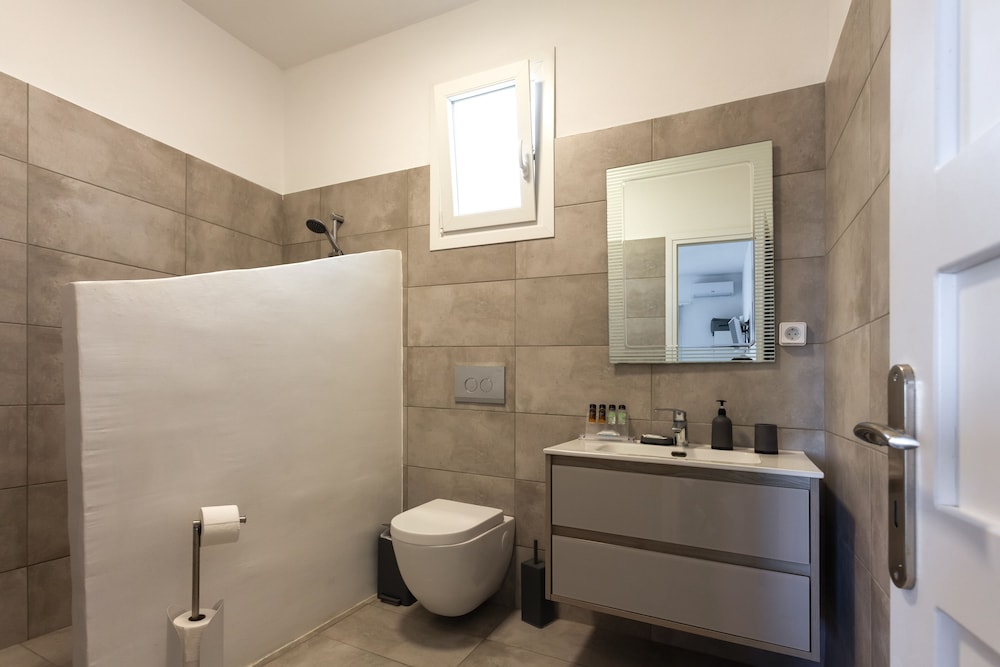 Sea Sound - White Katikies — Hotel rooms in Aghios Georgios (Santorini), South Aegean