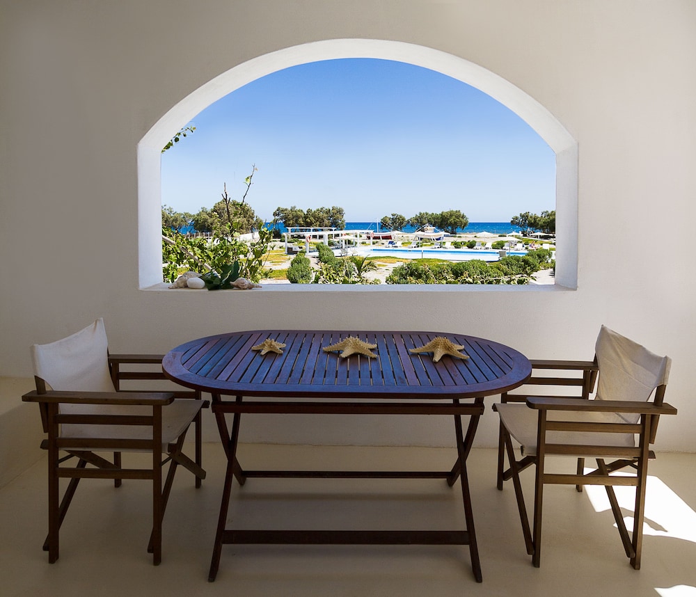 Sea Sound - White Katikies — Swimming pool in Aghios Georgios (Santorini), South Aegean