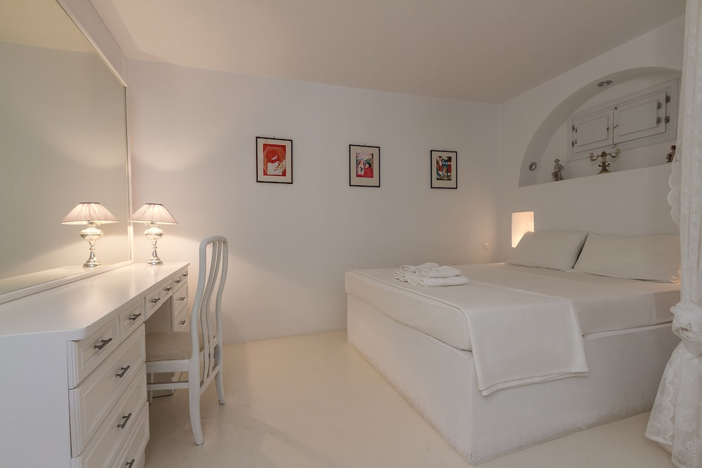 Sea Sound - White Katikies — Hotel rooms in Aghios Georgios (Santorini), South Aegean
