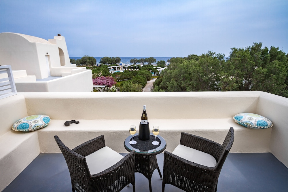 Sea Sound - White Katikies — Hotel building in Aghios Georgios (Santorini), South Aegean