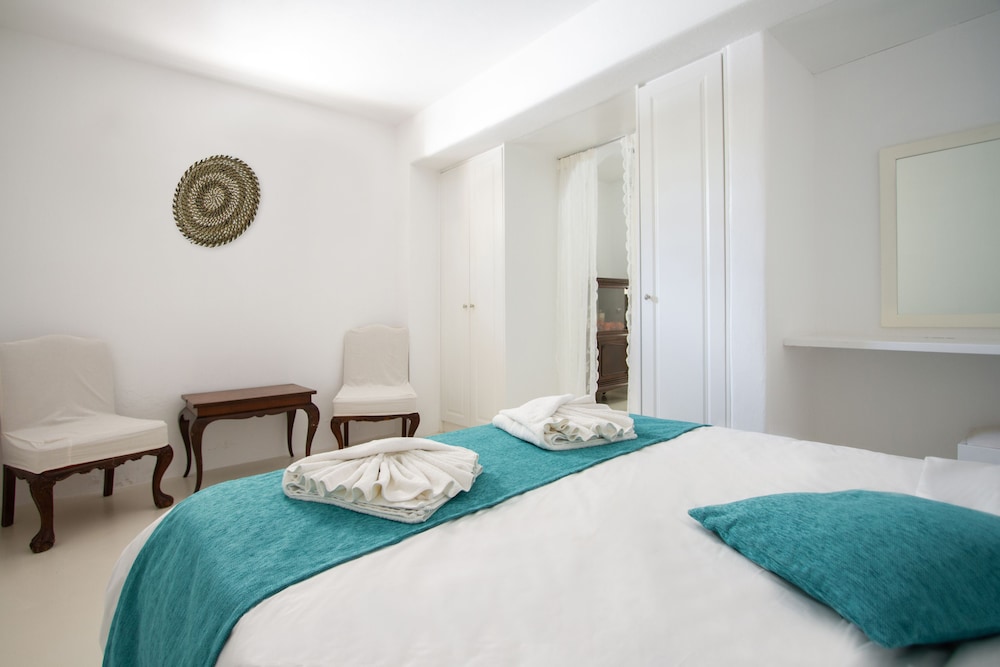Sea Sound - White Katikies — Hotel rooms in Aghios Georgios (Santorini), South Aegean