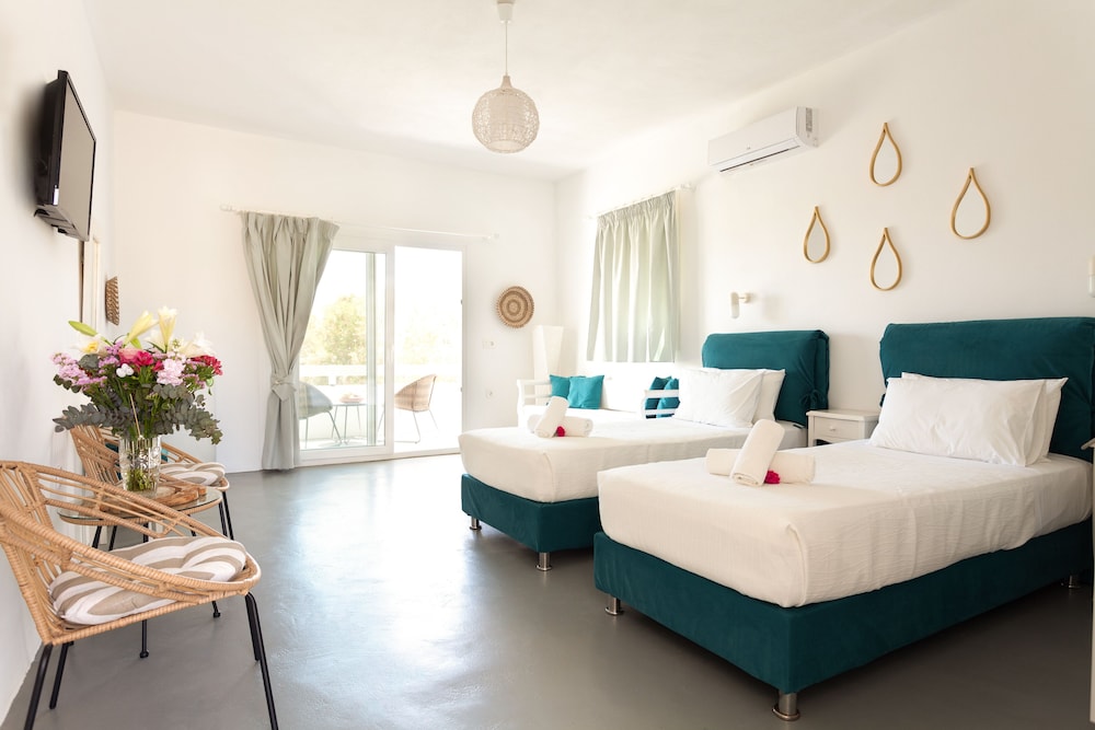 Sea Sound - White Katikies — Hotel rooms in Aghios Georgios (Santorini), South Aegean