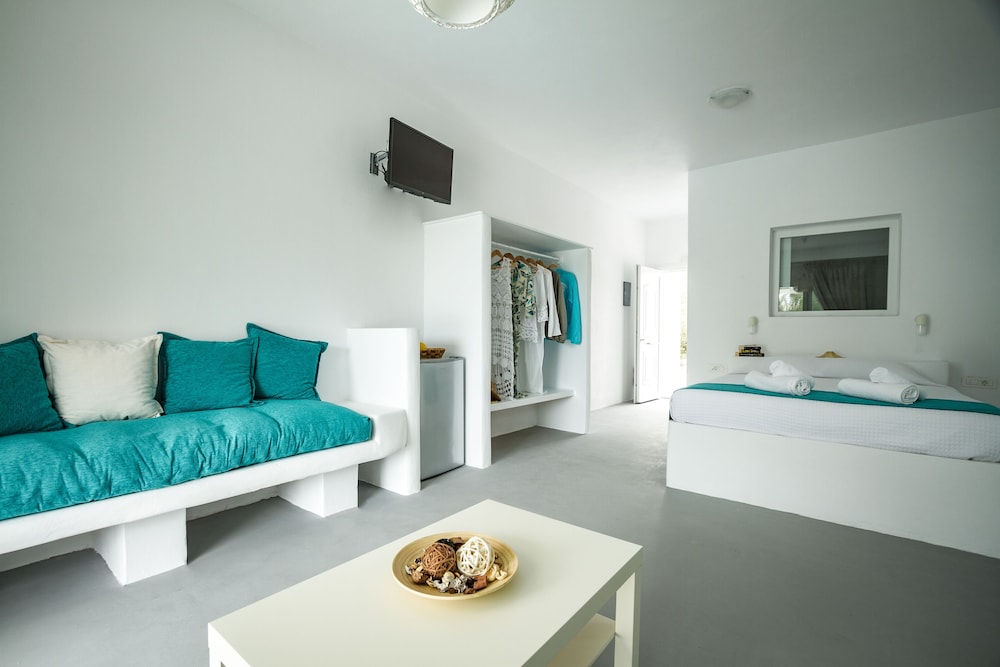 Sea Sound - White Katikies — Hotel rooms in Aghios Georgios (Santorini), South Aegean