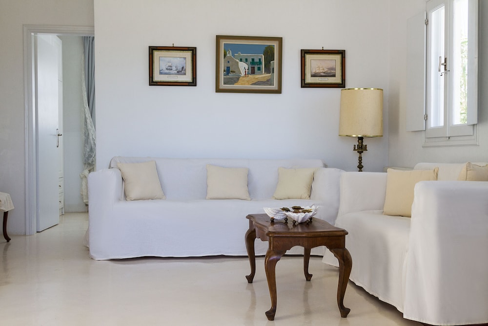 Sea Sound - White Katikies — Hotel rooms in Aghios Georgios (Santorini), South Aegean