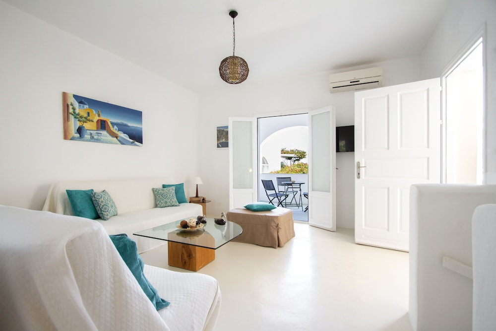 Sea Sound - White Katikies — Hotel rooms in Aghios Georgios (Santorini), South Aegean