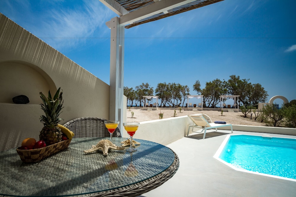 Sea Sound - White Katikies — Swimming pool in Aghios Georgios (Santorini), South Aegean