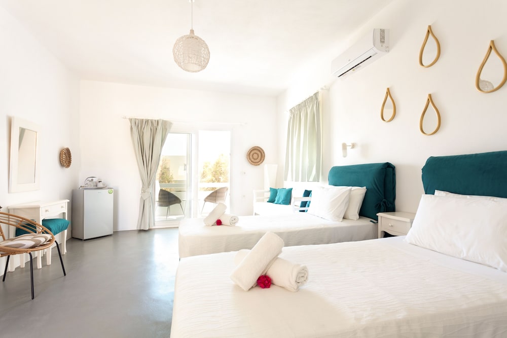 Sea Sound - White Katikies — Hotel rooms in Aghios Georgios (Santorini), South Aegean