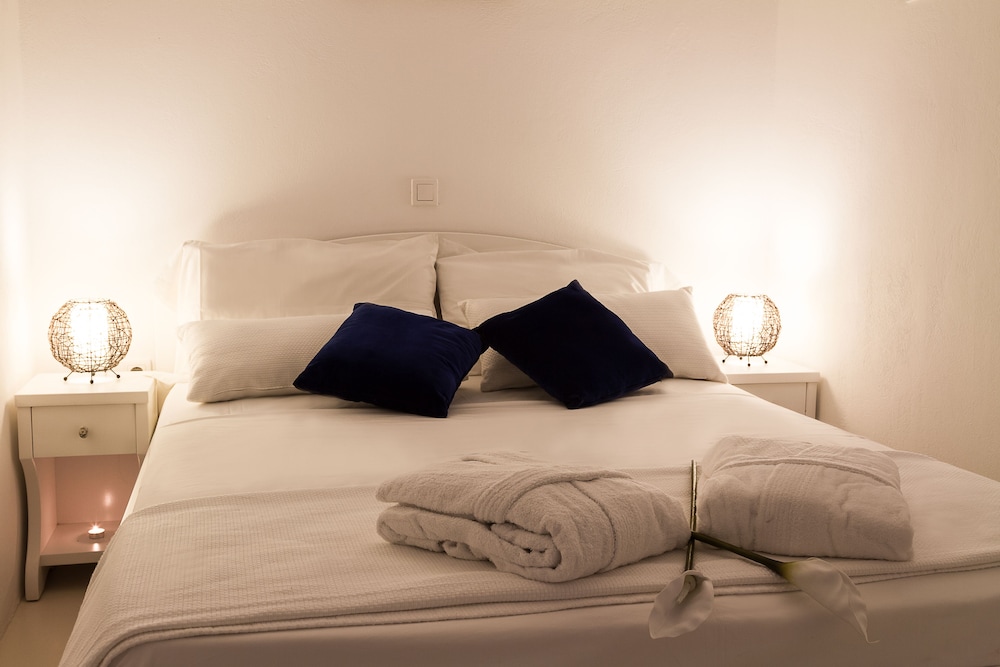 Sea Sound - White Katikies — Hotel rooms in Aghios Georgios (Santorini), South Aegean