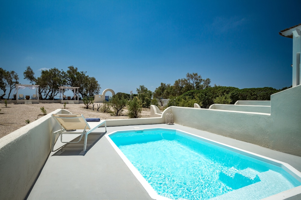 Sea Sound - White Katikies — Swimming pool in Aghios Georgios (Santorini), South Aegean