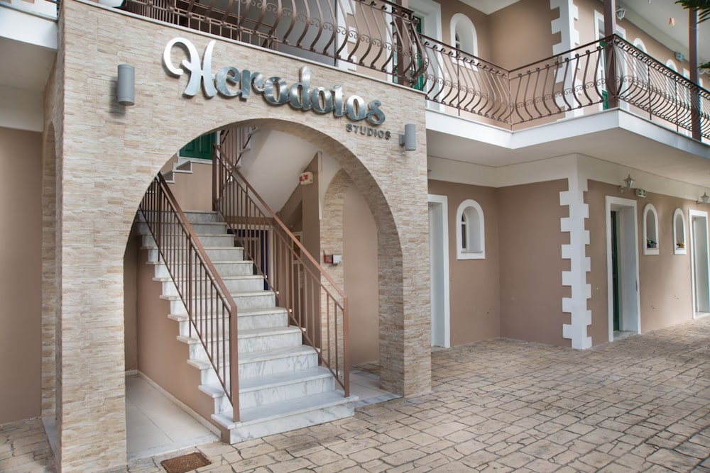 Herodotos Studios — Hotel building in Keri, Ionian Islands