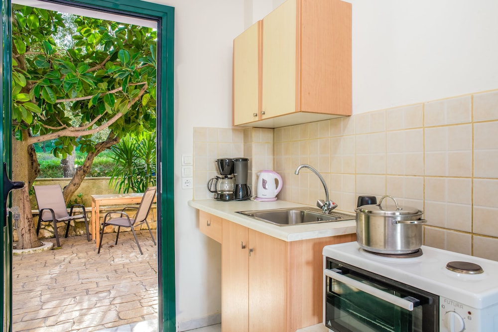 Herodotos Studios — Hotel rooms in Keri, Ionian Islands