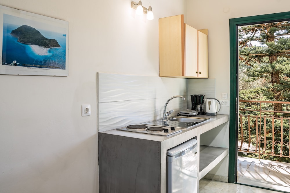 Herodotos Studios — Hotel rooms in Keri, Ionian Islands