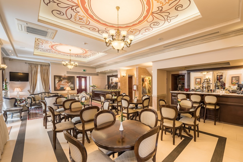 Theofilos Paradise Boutique Hotel — Hotel building in Lesvos Island