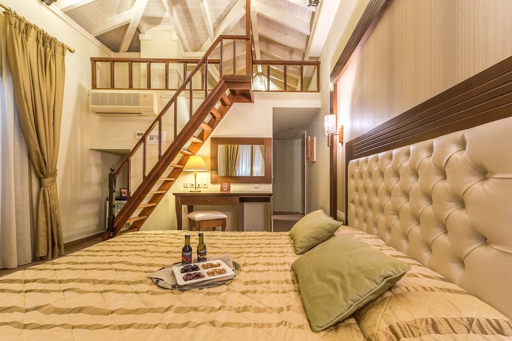Theofilos Paradise Boutique Hotel — Hotel rooms in Lesvos Island