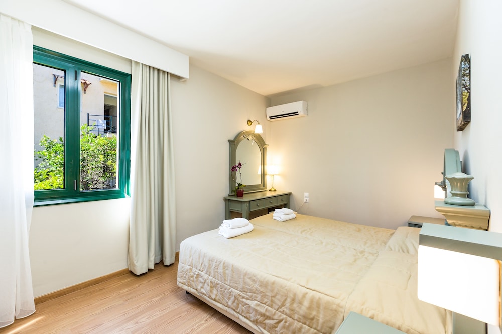 Trefon Hotel Apartments and Suites — Rooms in Rethymnon