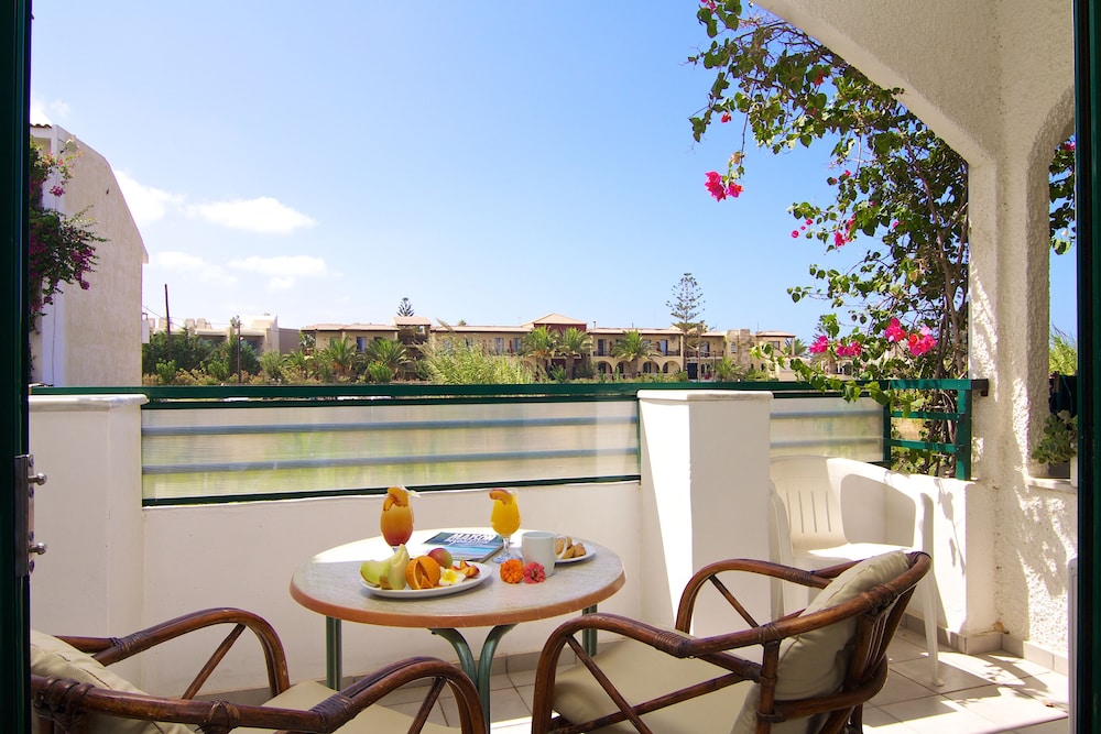 Trefon Hotel Apartments and Suites — Rooms in Rethymnon