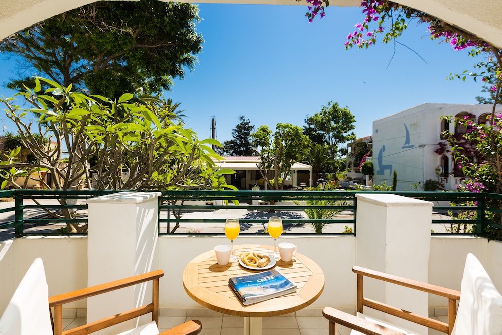 Trefon Hotel Apartments and Suites — Rooms in Rethymnon