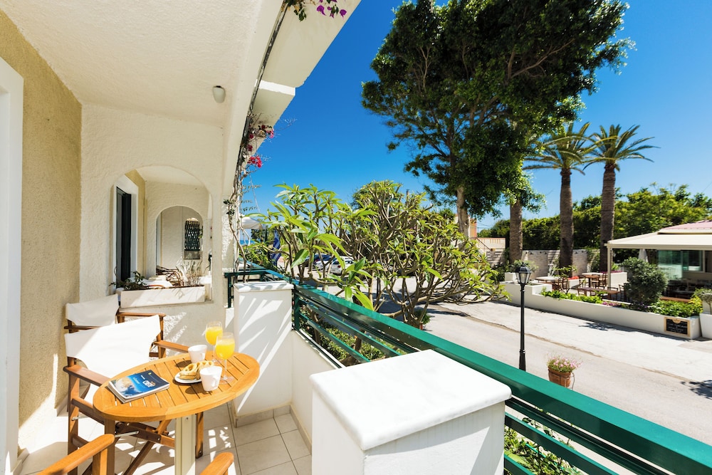 Trefon Hotel Apartments and Suites — Rooms in Rethymnon