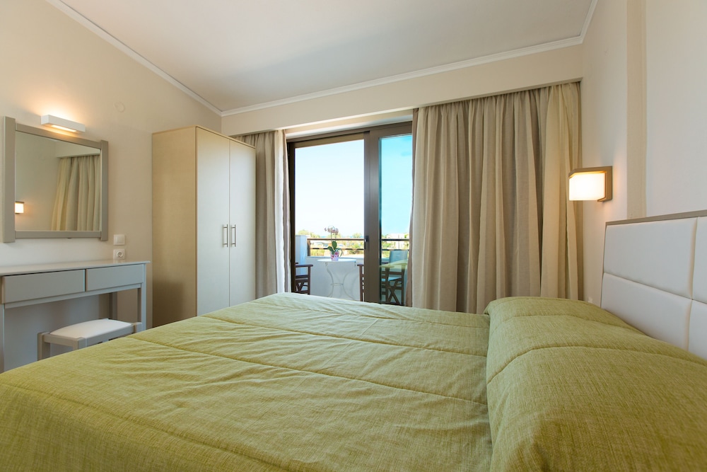 Trefon Hotel Apartments and Suites — Rooms in Rethymnon