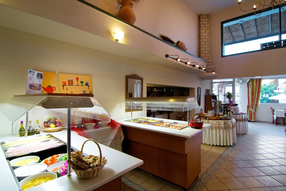 Trefon Hotel Apartments and Suites — Restaurant in Rethymnon