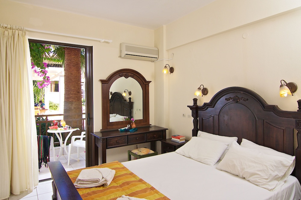 Trefon Hotel Apartments and Suites — Rooms in Rethymnon