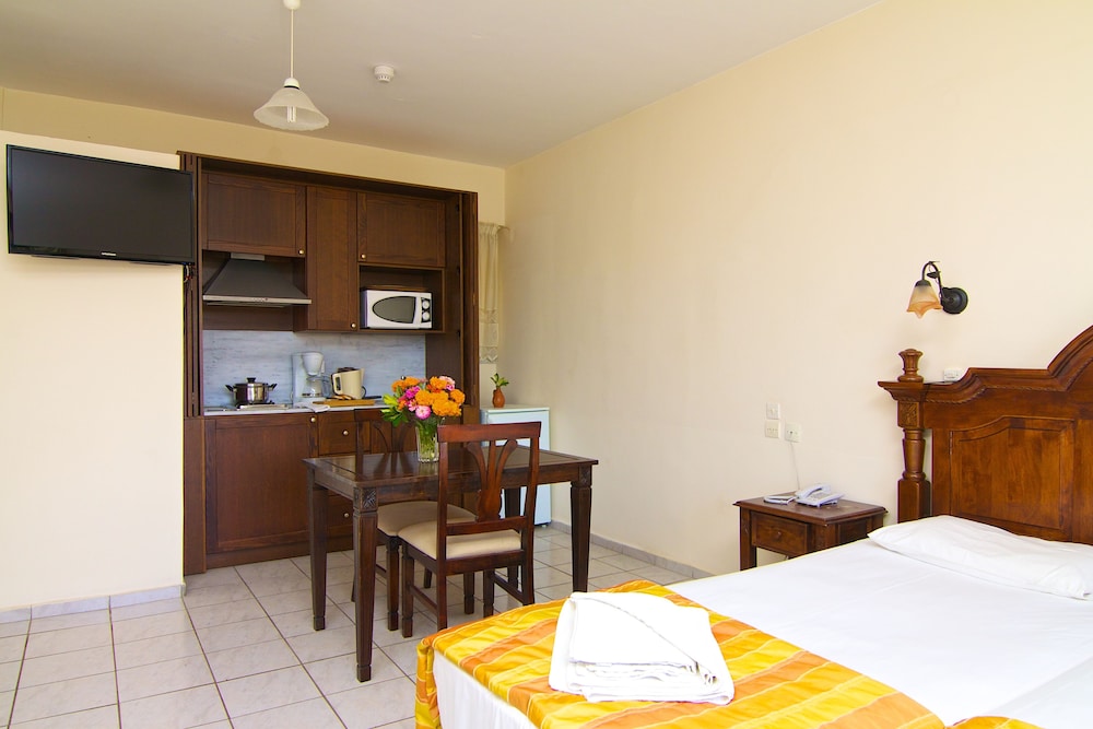 Trefon Hotel Apartments and Suites — Rooms in Rethymnon