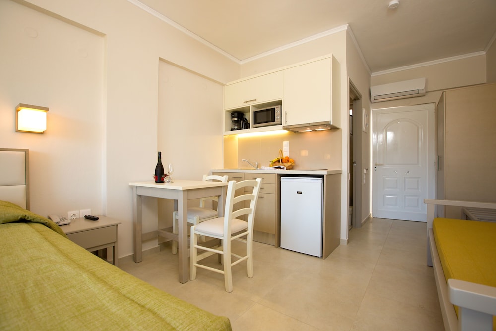 Trefon Hotel Apartments and Suites — Rooms in Rethymnon
