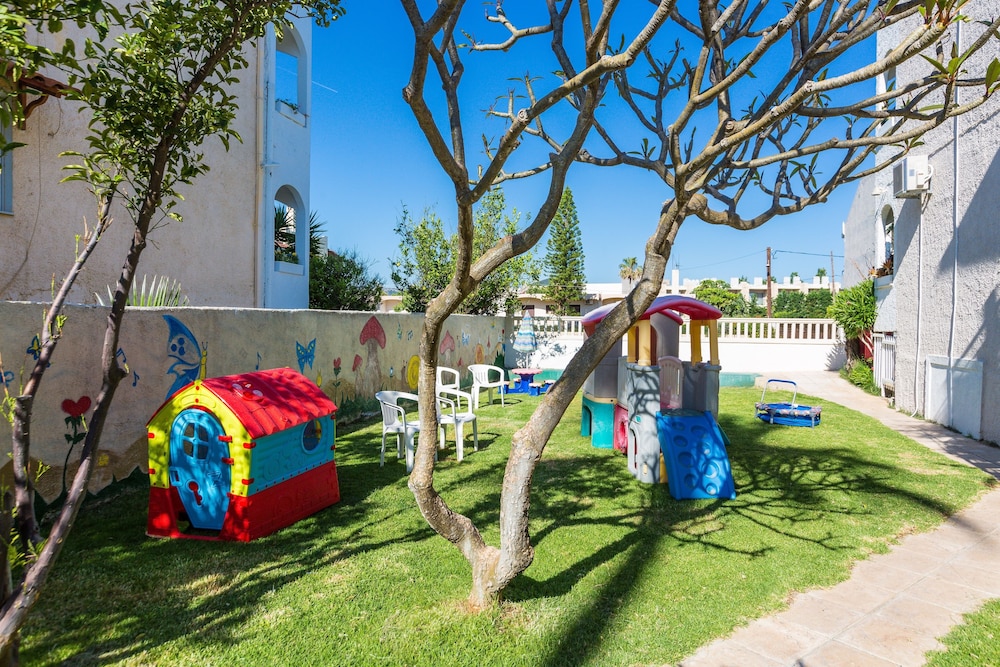 Trefon Hotel Apartments and Suites — Outdoor in Rethymnon