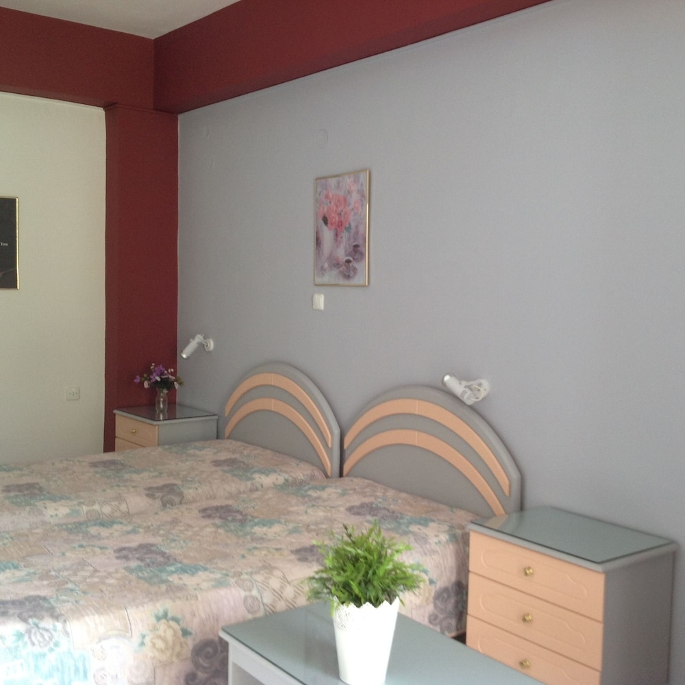 Travlos Studios — Hotel rooms in Poros, Ionian Islands