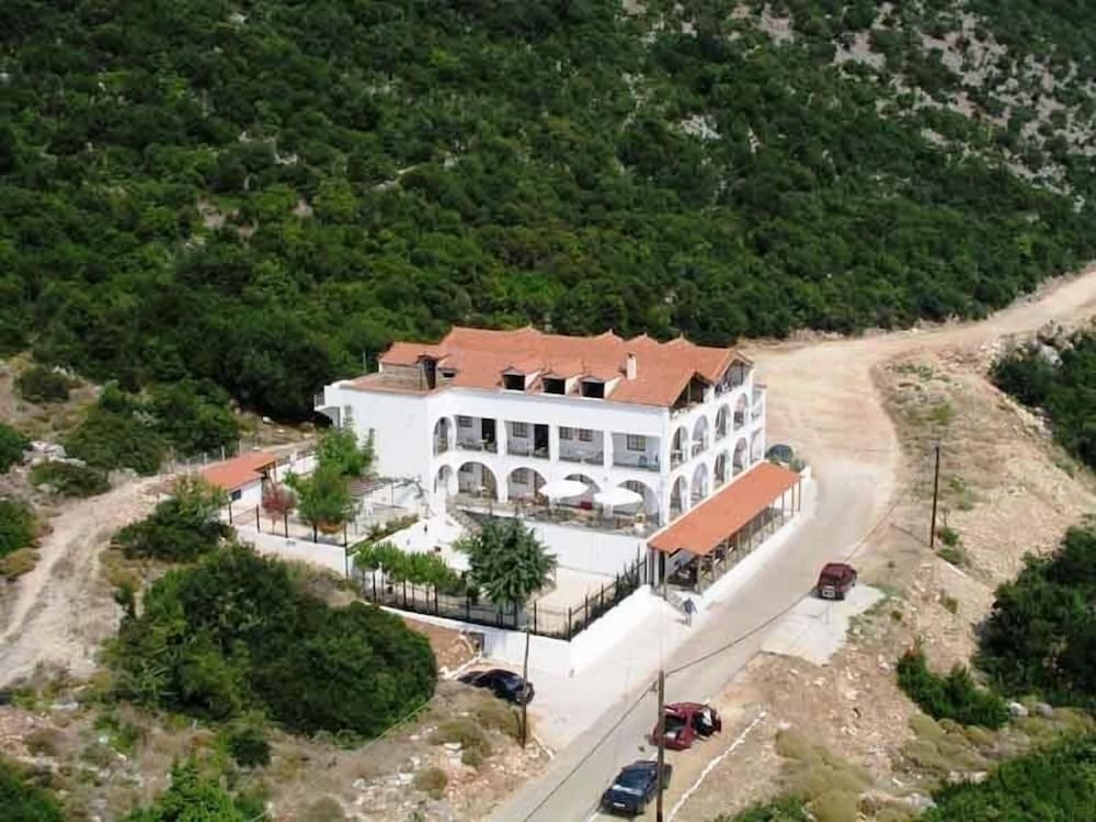 Travlos Studios — Main photo in Poros, Ionian Islands