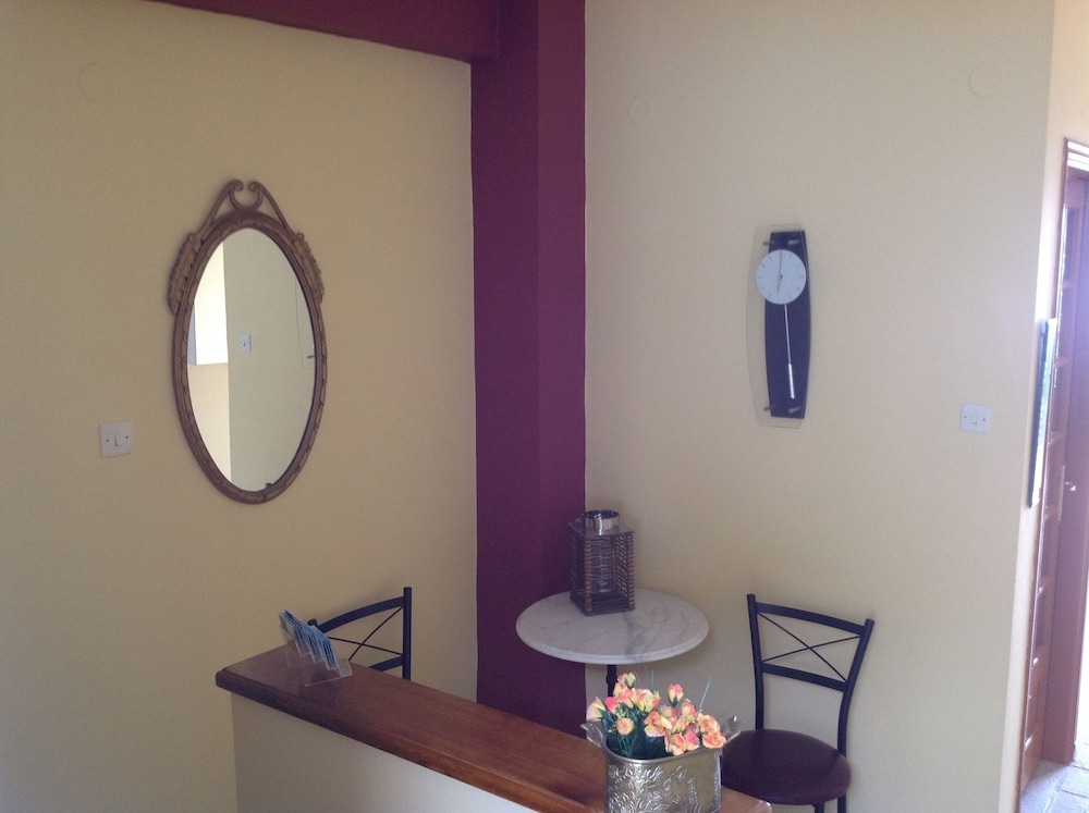 Travlos Studios — Hotel building in Poros, Ionian Islands