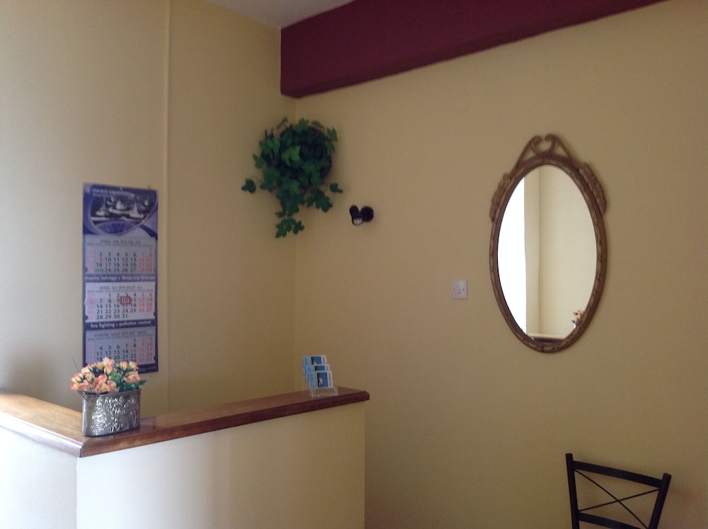 Travlos Studios — Hotel building in Poros, Ionian Islands