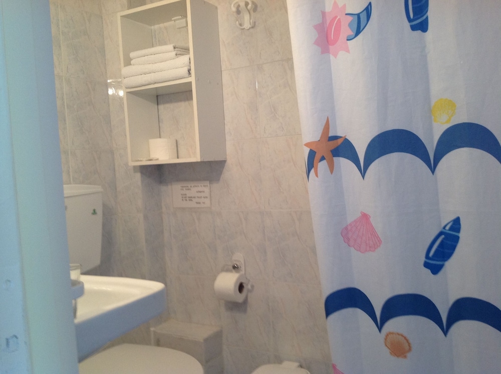 Travlos Studios — Hotel rooms in Poros, Ionian Islands