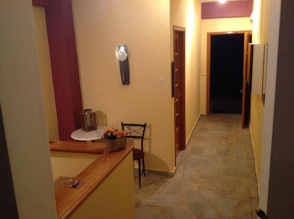 Travlos Studios — Hotel building in Poros, Ionian Islands
