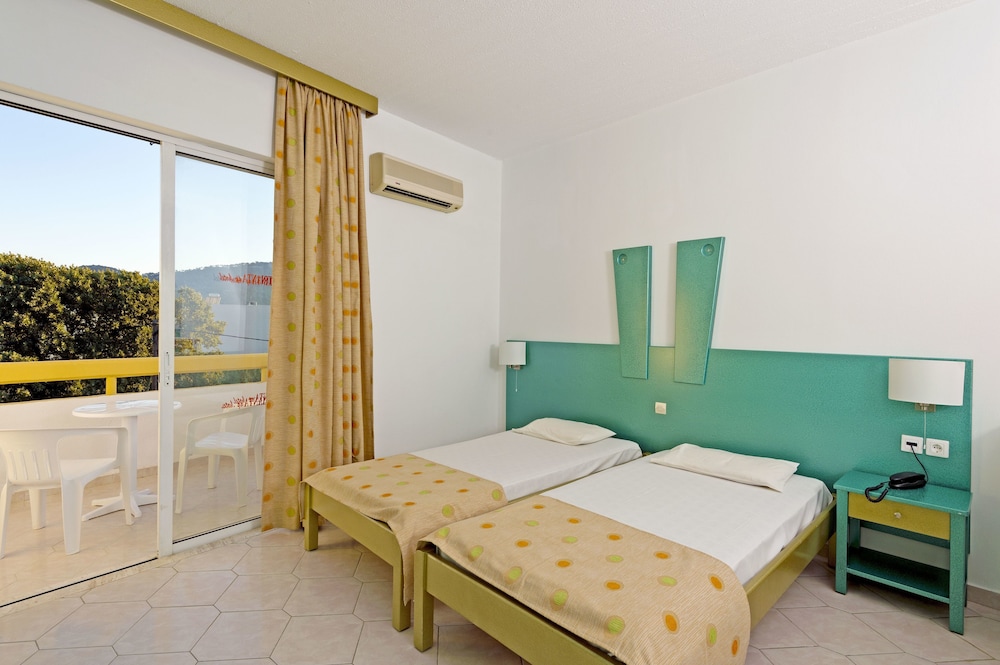Trianta Hotel Apartments — Hotel rooms in Ialyssos, South Aegean