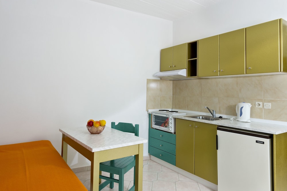 Trianta Hotel Apartments — Hotel rooms in Ialyssos, South Aegean