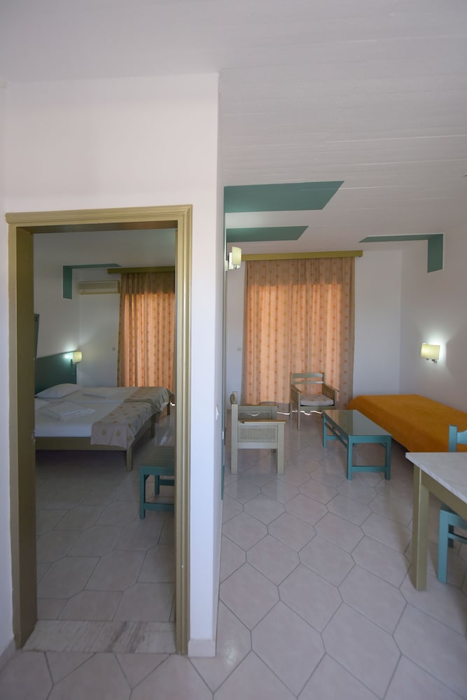 Trianta Hotel Apartments — Hotel rooms in Ialyssos, South Aegean