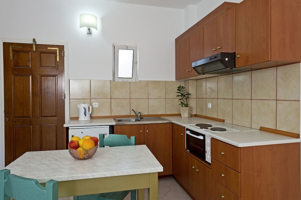 Trianta Hotel Apartments — Hotel rooms in Ialyssos, South Aegean