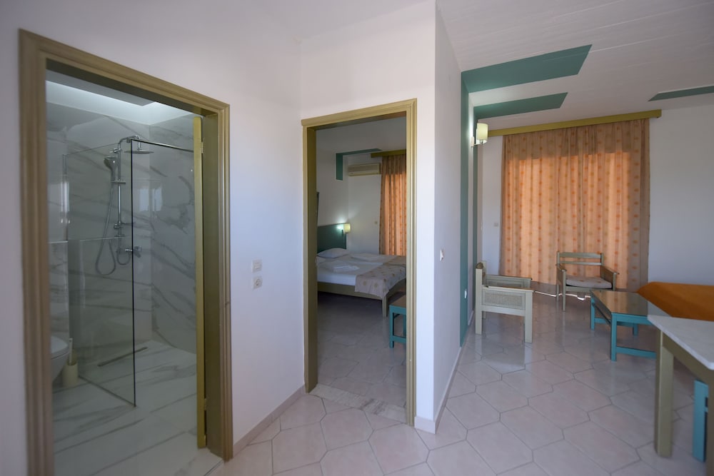 Trianta Hotel Apartments — Hotel rooms in Ialyssos, South Aegean